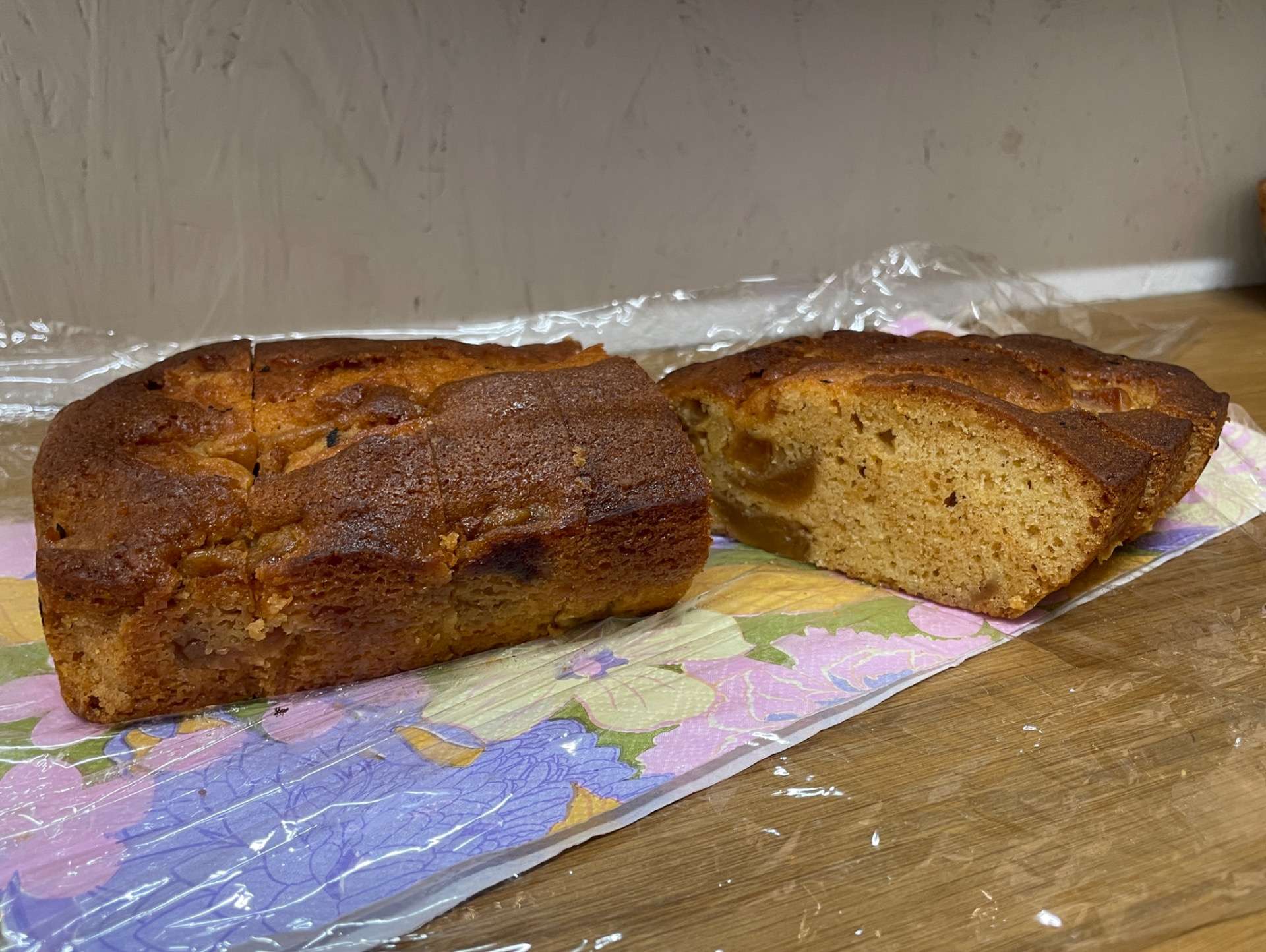 お客様から美味しいケーキを頂きました✨